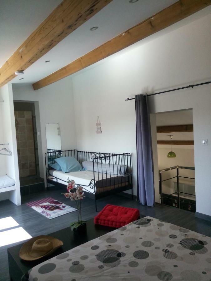Gite Chez Mamiyo Gallargues Le Montueux Εξωτερικό φωτογραφία